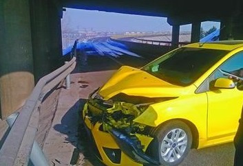 ?？怂蛊嚤恢覆话踩?車頭癟氣囊卻無反應(yīng)