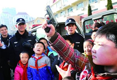 警營開放咱過把癮 警營開放咱過把癮