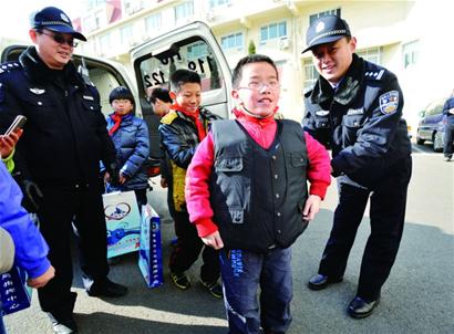 警營開放咱過把癮 警營開放咱過把癮