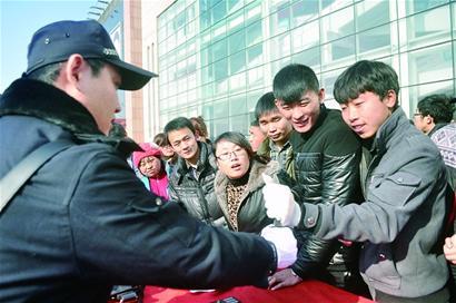 警營開放咱過把癮 警營開放咱過把癮