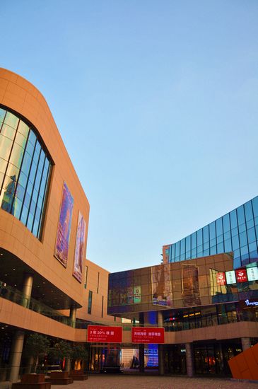 青島今日下午霧霾漸散 藍天白云羞澀現身