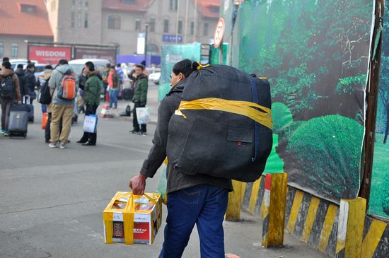 學生流洪峰考驗青島春運 將現4個客流高峰