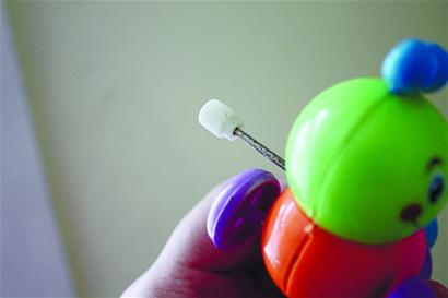 “三無”玩具橫行孩子傷不起 “三無”玩具橫行孩子傷不起