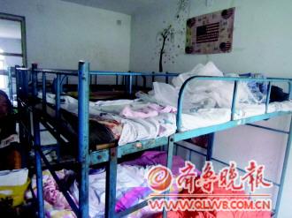 墜亡學生的床鋪物品還沒收拾。