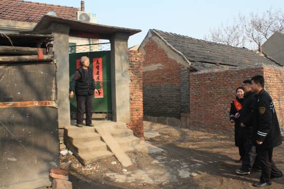 8旬老人迷失汽車站 3小時找遍7村莊送他回家 8旬老人迷失汽車站 3小時找遍7村莊送他回家