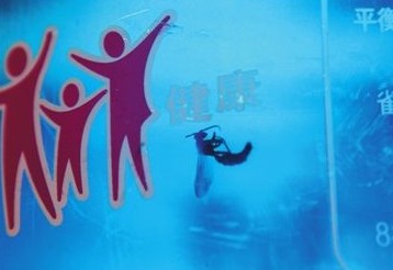 雀巢未開封水中被曝出現馬蜂 消協將做處理