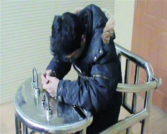 小賊屋頂打洞盜竊 小賊屋頂打洞盜竊