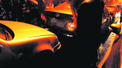 兩司機賭氣頂牛兩小時 永吉路上堵成停車場 兩司機賭氣頂牛兩小時 永吉路上堵成停車場