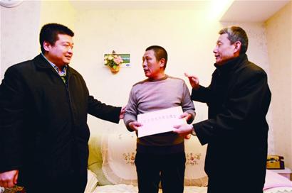 20萬救助金發放 14名見義勇為市民獲救助