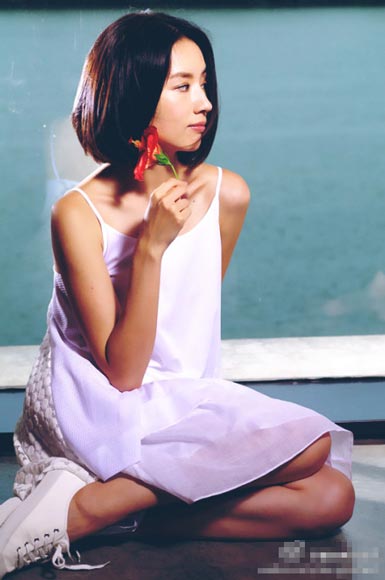 揭內地玉女董潔12年浮沉：首次登銀幕穿內褲亮相