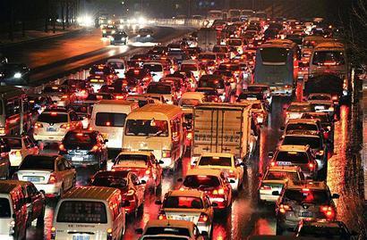 小雪致大堵福州路成停車場 新手不敢動求交警開車 小雪致大堵福州路成停車場 新手不敢動求交警開車