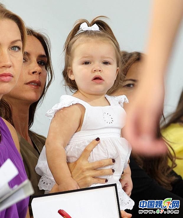 貝克漢姆女兒小七19個月四次看秀 網友：長大要逆天