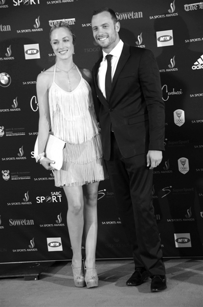 皮斯托瑞斯和女友瑞瓦一起參加活動。資料圖片/CFP