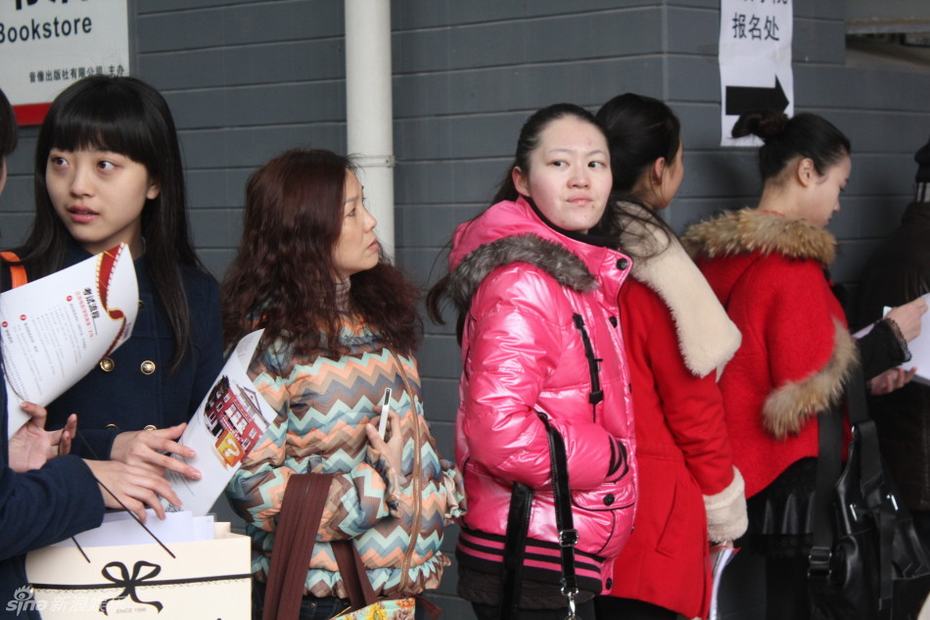 2013藝考外場曝光 考生相貌如“重慶選美”翻版湯唯吸睛