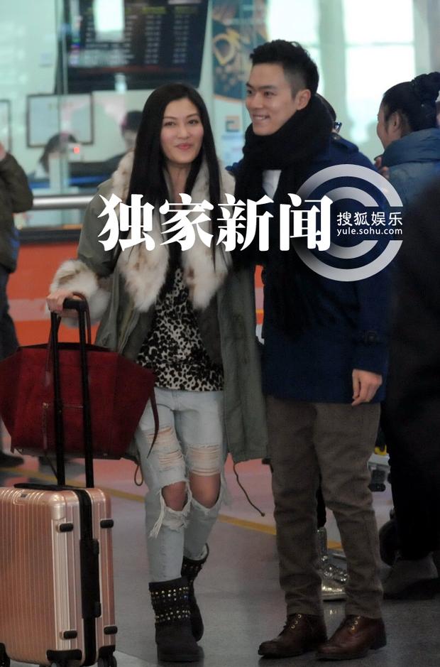 李彩樺富二代男友曝光 機(jī)場相擁