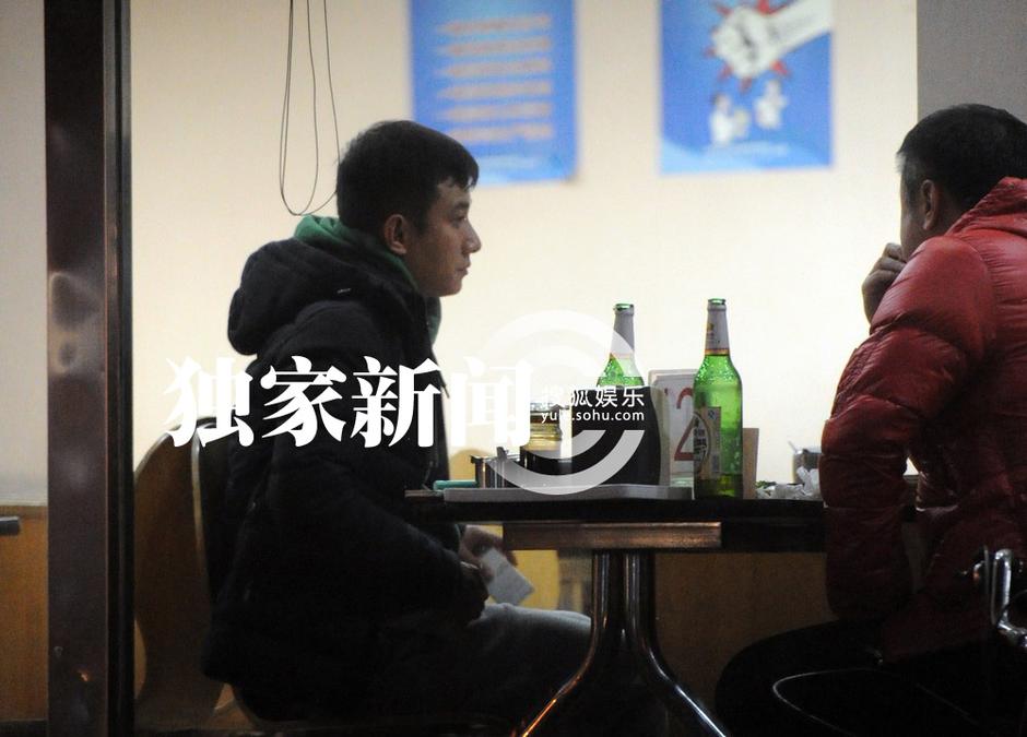 文章深夜外出吃飯喝酒 疑酒駕嚴重違規