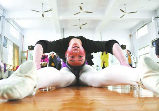 在藝考中，女學生為了追求更好的狀態亮相，掀起整容熱潮