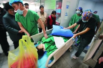 青島洛陽路發生血案 男子捅死岳母妻子女兒成血人