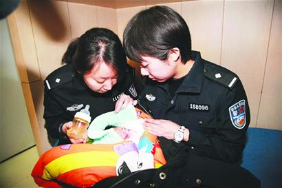 電線桿下發現棄嬰