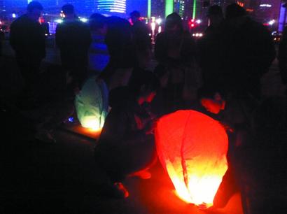 燃放孔明燈 小心惹禍患 燃放孔明燈 小心惹禍患