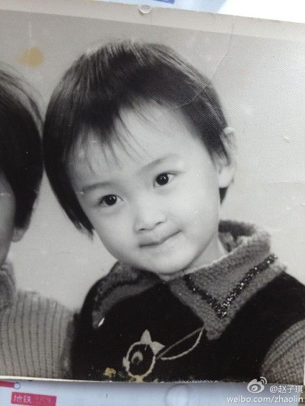 趙子琪曬短發童年照萌態十足