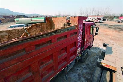 “公司派我們跟蹤交警” “公司派我們跟蹤交警”