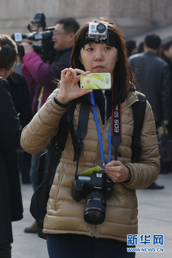 笑看兩會前方記者拼“智商”