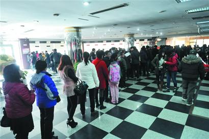 青島二手房一天內網簽190套 中介一天帶10人看房