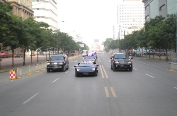 央視主播張蕾億萬身價老公豪車 央視主播張蕾億萬身價老公豪車