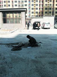 十五大街小區交房水未通垃圾遍地 十五大街小區交房水未通垃圾遍地