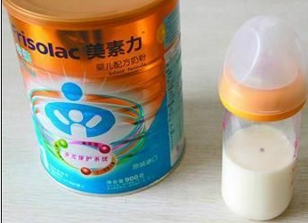 美素力奶粉吃出甲蟲 客服稱證明是荷蘭的才賠 美素力奶粉吃出甲蟲 客服稱證明是荷蘭的才賠