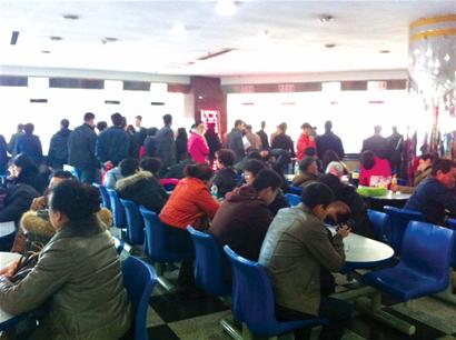 為避稅剛需族急買二手房 連續5天泡交易中心 為避稅剛需族急買二手房 連續5天泡交易中心