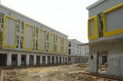 9年未交房青島上千業主被套 香港城淪為廢城