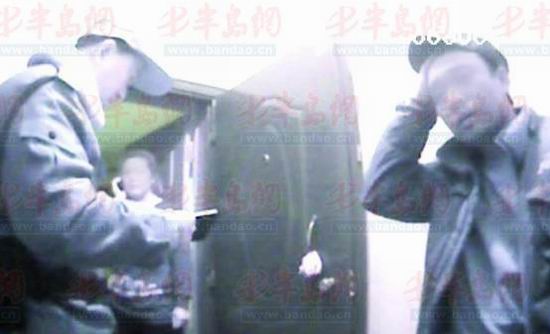 醉漢走錯單元敲錯門 醉漢走錯單元敲錯門