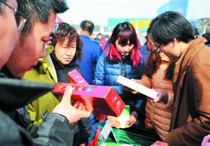 315聯合咨詢活動檢驗2000件珠寶 一半假貨 315聯合咨詢活動檢驗2000件珠寶 一半假貨