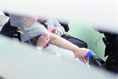 車站攔下的女孩身有多處青 車站攔下的女孩身有多處青