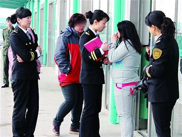 車站攔下的女孩身有多處青 車站攔下的女孩身有多處青