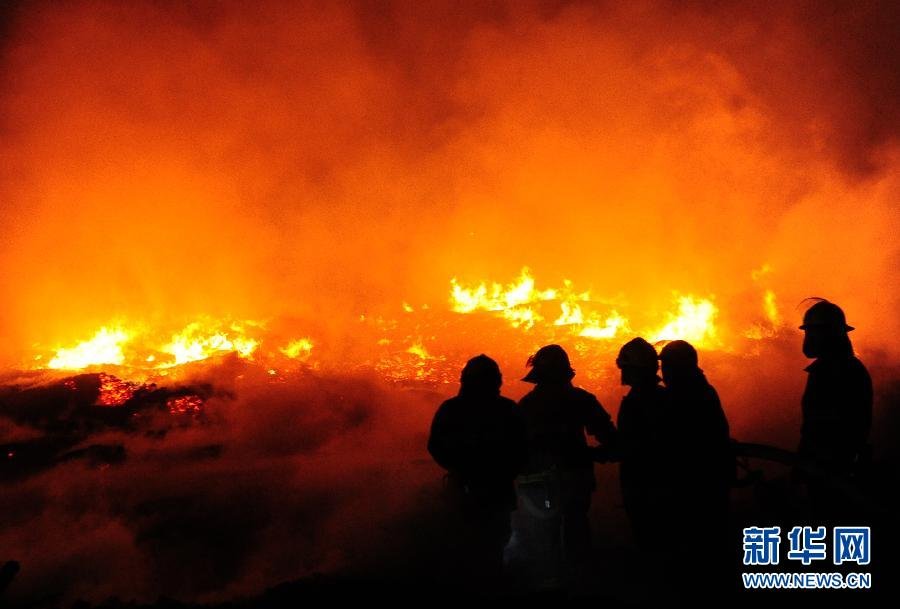 西安東郊木材廠突發(fā)火災 過火面積1000平米