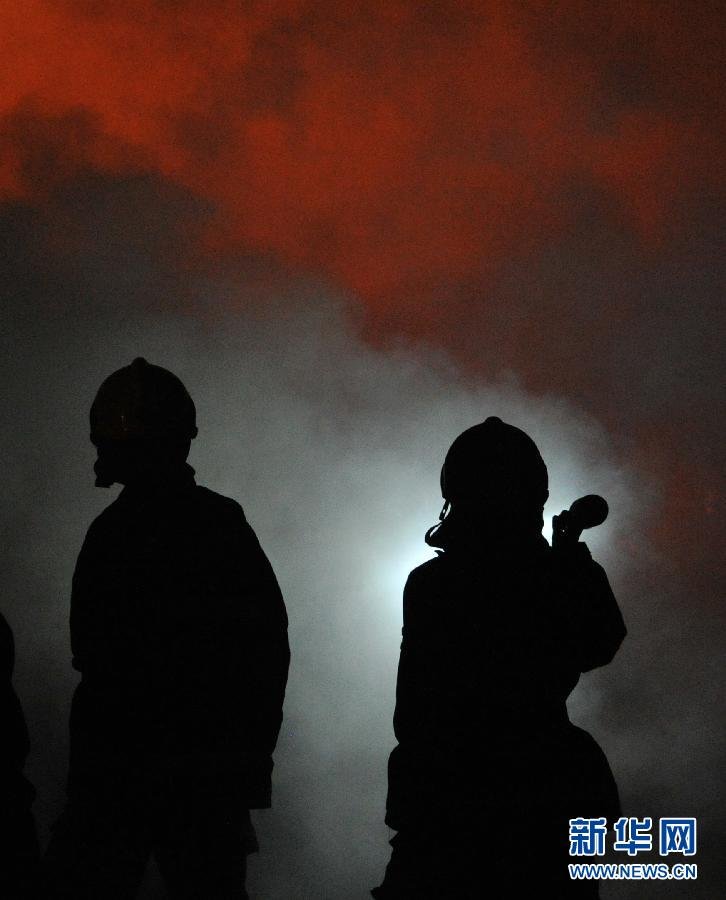 西安東郊木材廠突發(fā)火災 過火面積1000平米