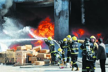 倉(cāng)庫(kù)起火農(nóng)藥爆燃 倉(cāng)庫(kù)起火農(nóng)藥爆燃