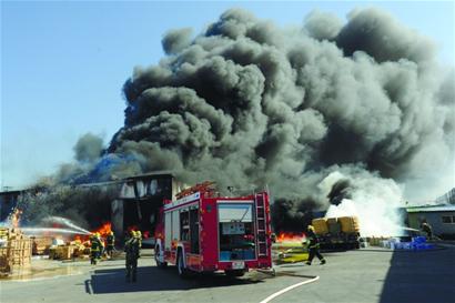 倉(cāng)庫(kù)起火農(nóng)藥爆燃 倉(cāng)庫(kù)起火農(nóng)藥爆燃