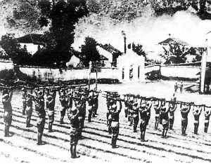 1943年10月,中國遠(yuǎn)征軍第二次入緬作戰(zhàn)。圖為在云南新凱附近加緊訓(xùn)練的遠(yuǎn)征軍。