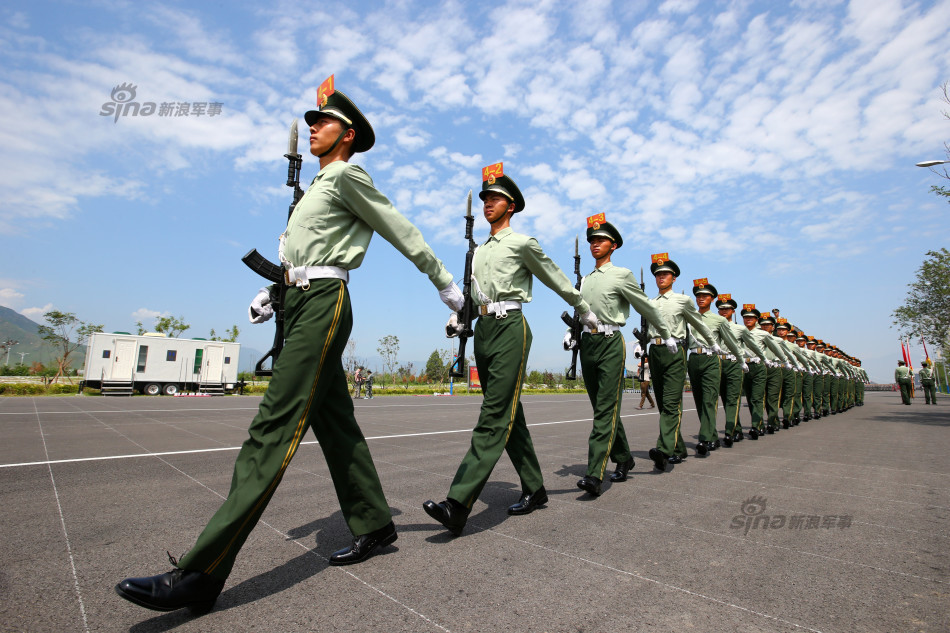 英模徒步方隊正式亮相 英模徒步方隊正式亮相
