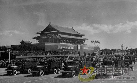 1958年國慶閱兵 民兵方隊規模空前(組圖)