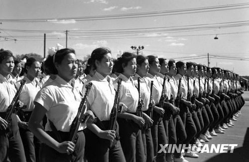 1958年國慶閱兵 民兵方隊規模空前(組圖)