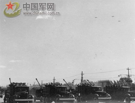 1958年國慶閱兵 民兵方隊規(guī)模空前(組圖)
