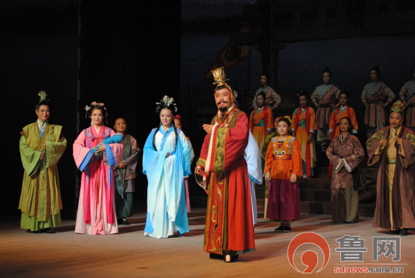 菏澤定陶縣大型歷史劇《春秋商圣》進(jìn)省匯演 大獲觀眾好評(píng) 菏澤定陶縣大型歷史劇《春秋商圣》進(jìn)省匯演 大獲觀眾好評(píng)